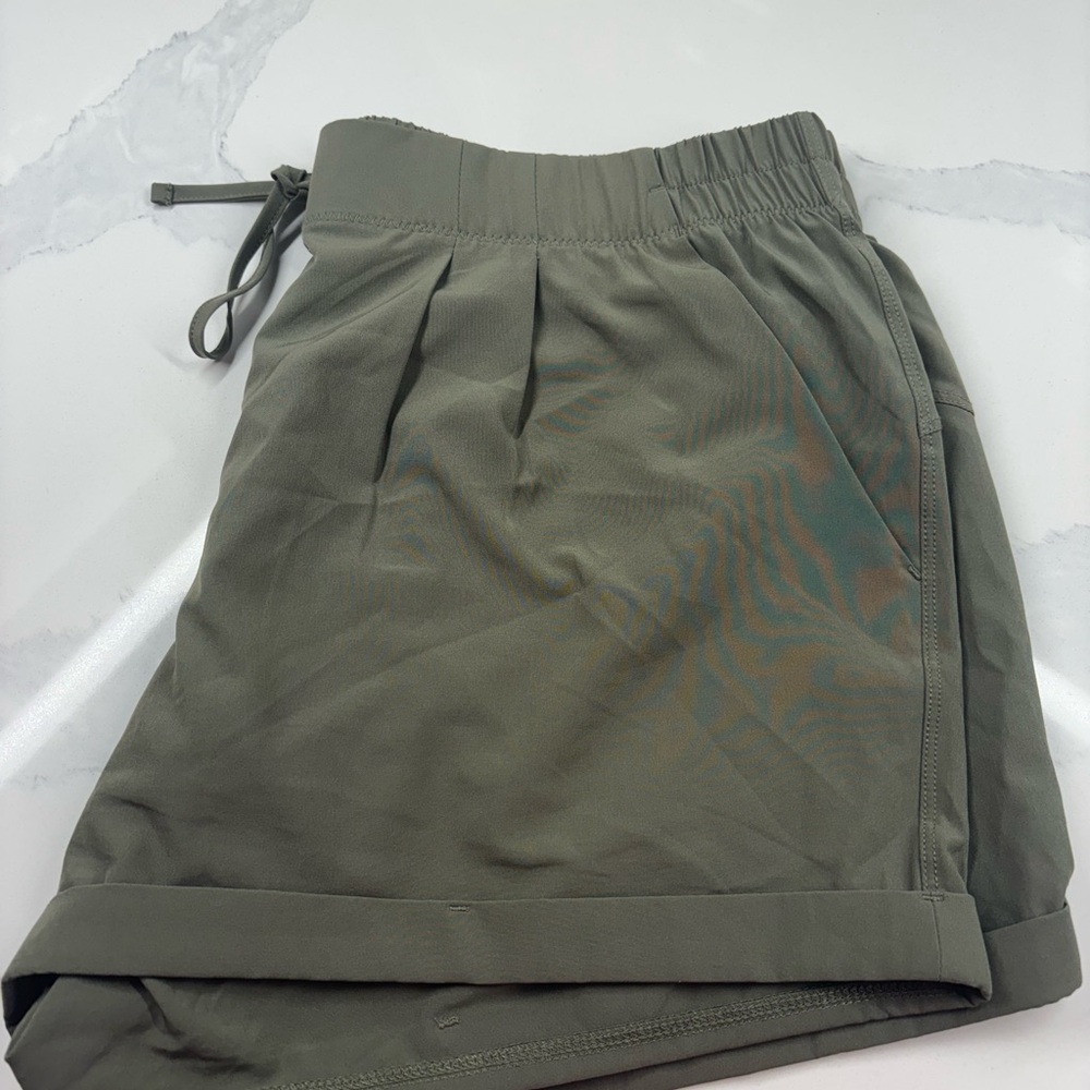 Zyia active shorts with Elastic Waistband